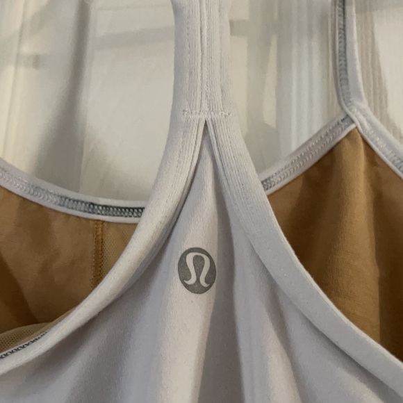 Lululemon tank top size 6🥰🥰 - Picture 3 of 4